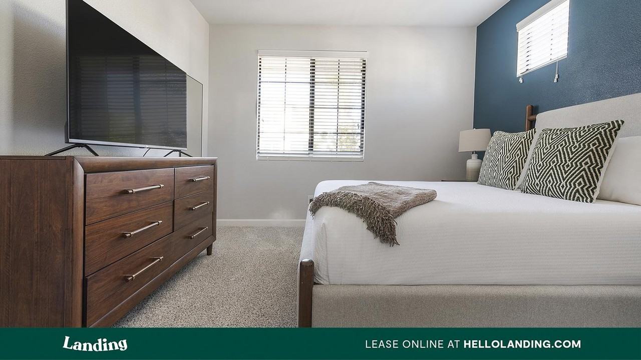 9242 W Russell Rd - Photo 4 of 50