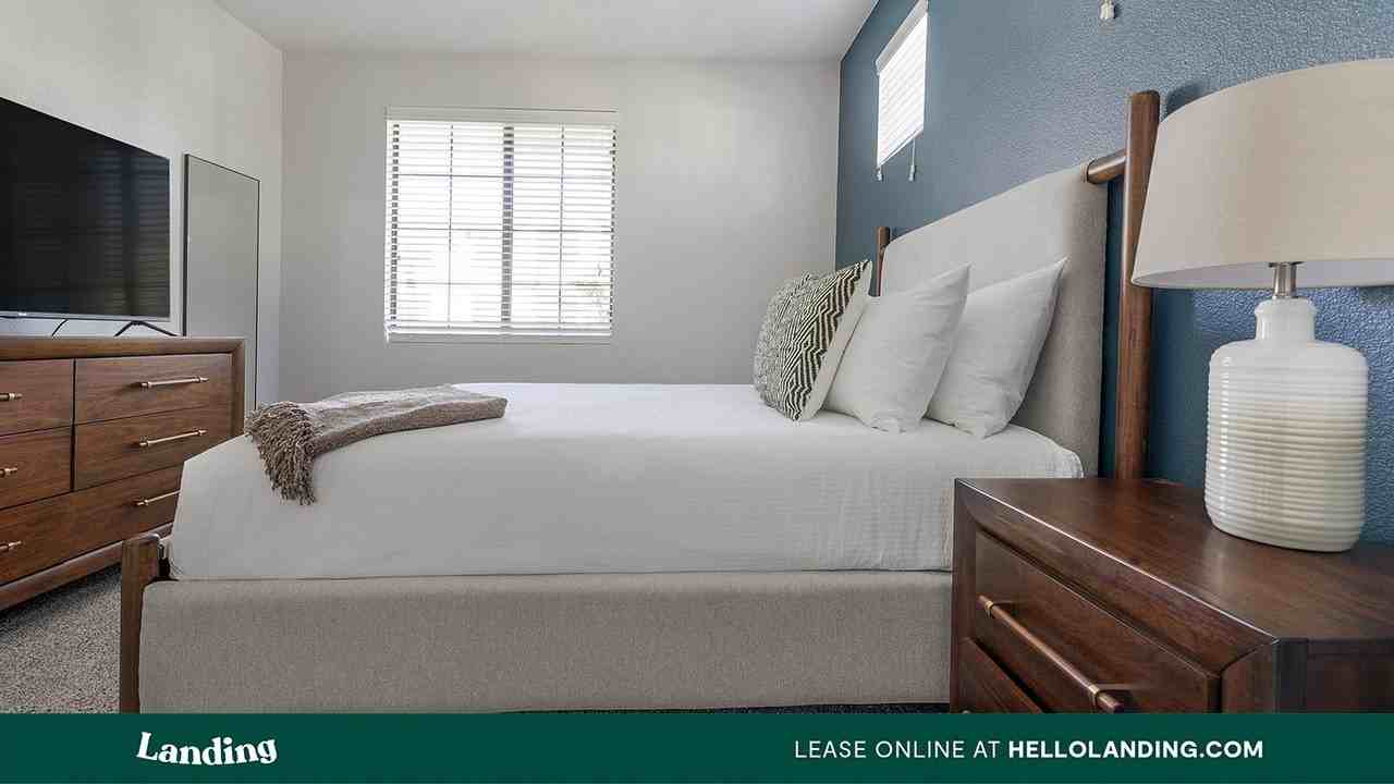 9242 W Russell Rd - Photo 6 of 50