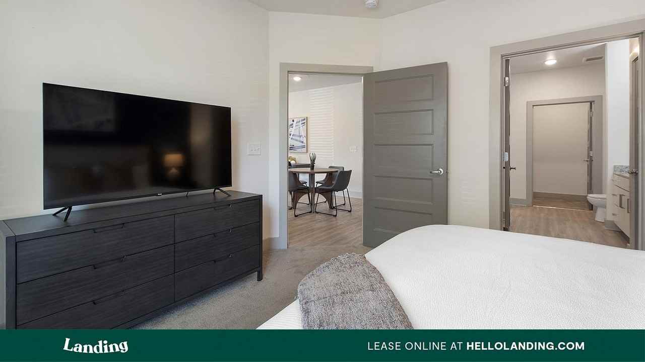 5025 Wembly Central Lane - Photo 5 of 50