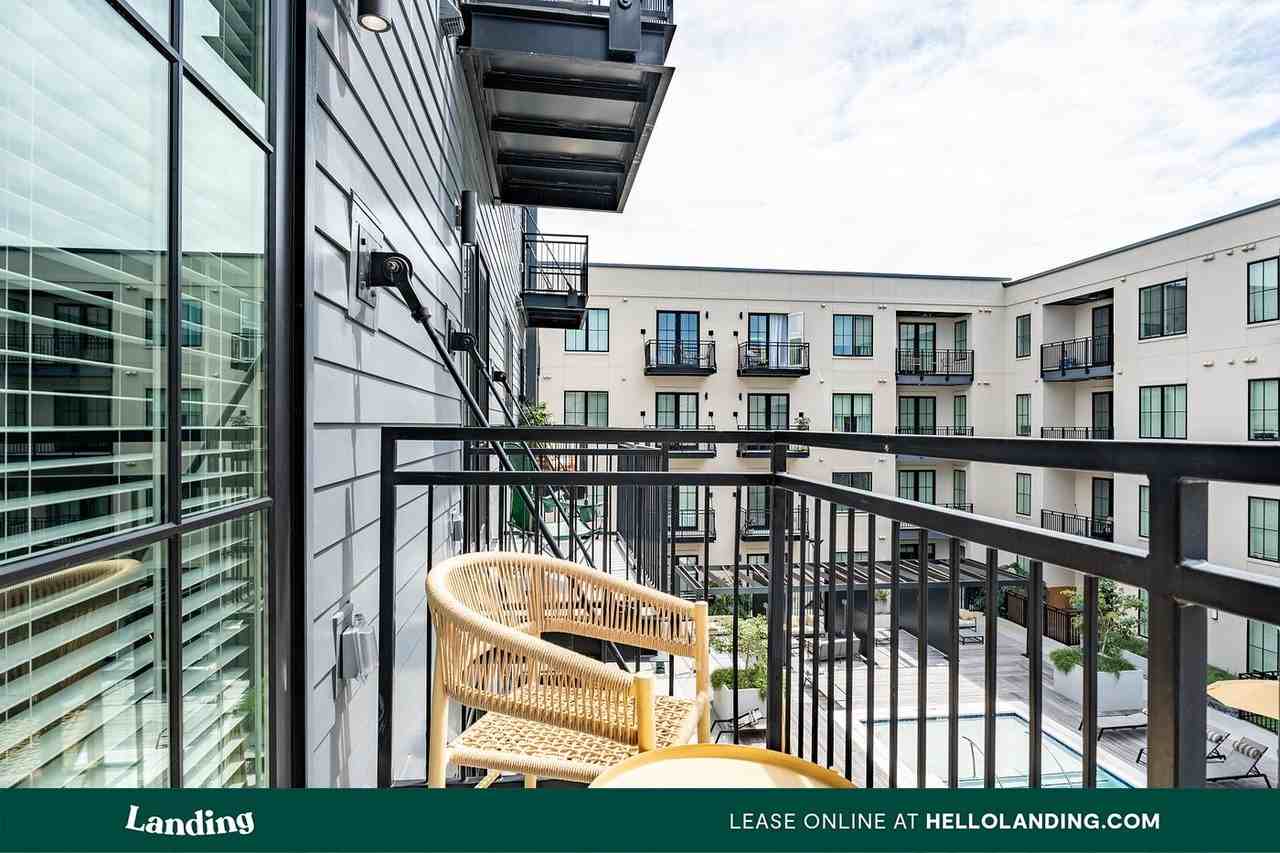 300 E Broad St - Photo 3 of 50