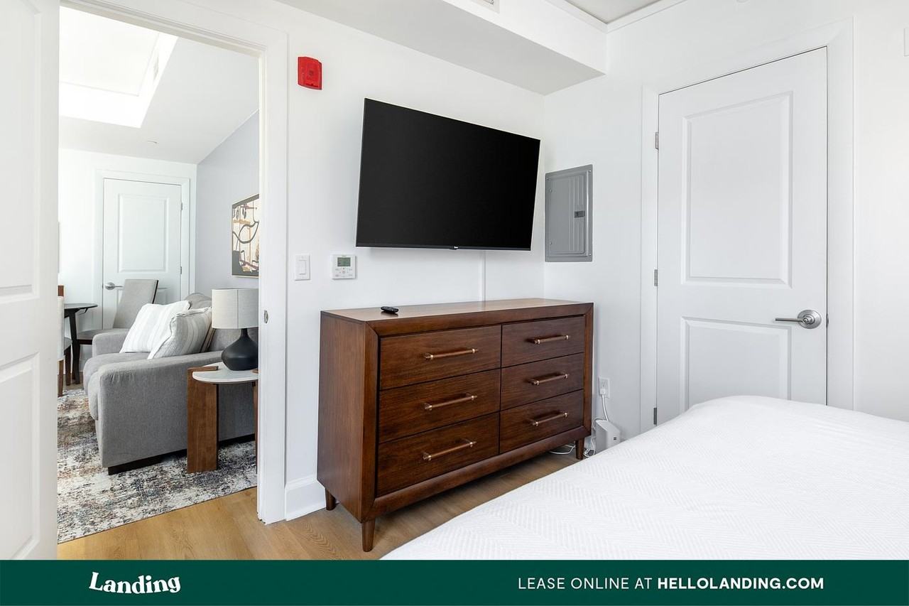 933 McGee St - Photo 5 of 50