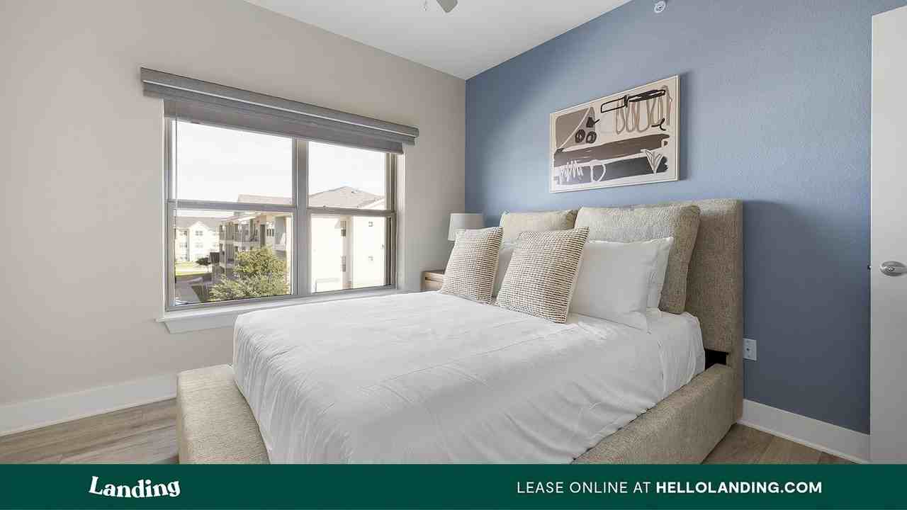 2115 Windsor Blvd - Photo 4 of 50