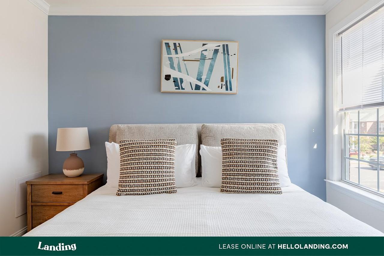 2118 Silvercrest Drive - Photo 4 of 50