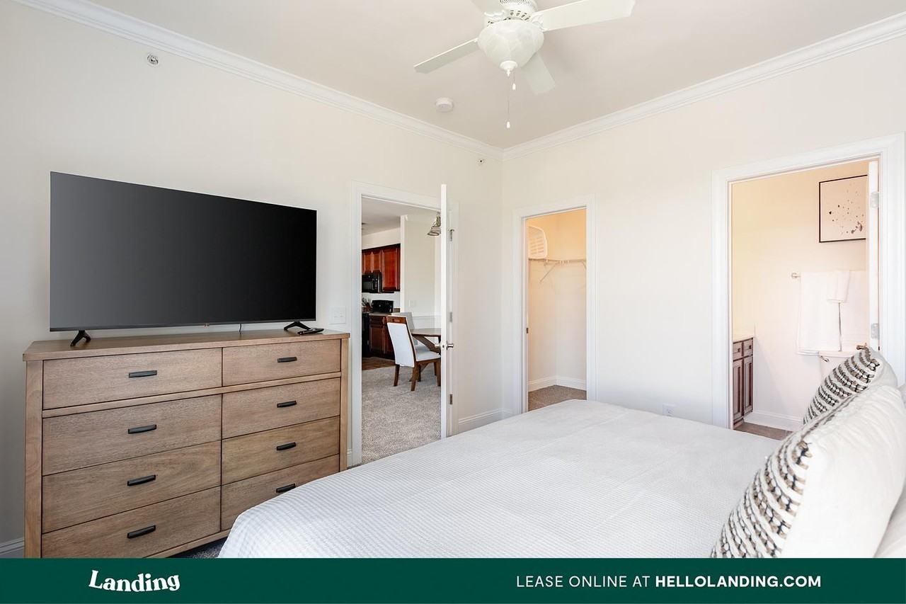 2118 Silvercrest Drive - Photo 5 of 50