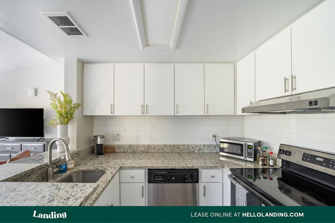 1000 Palm Place Dr NE - Photo 3 of 50