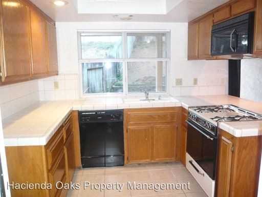 4404 Maritime Dr - Photo 2 of 4