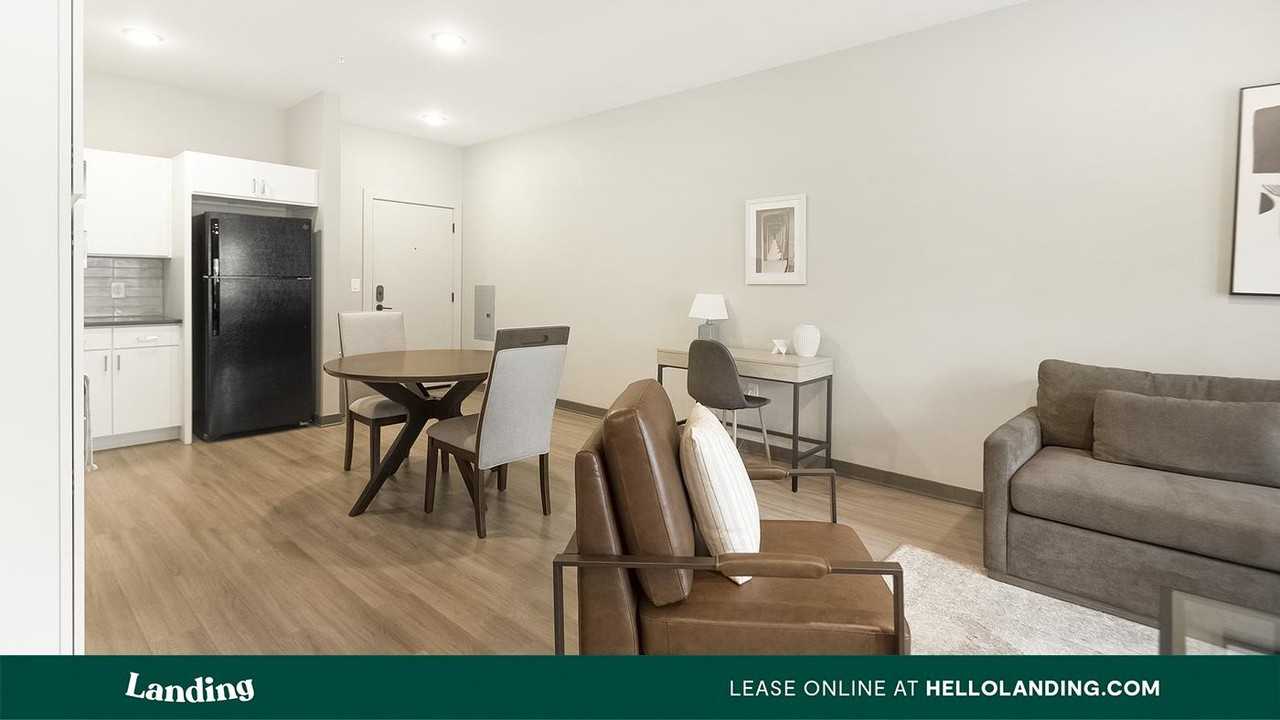 645 N Front St - Photo 4 of 50