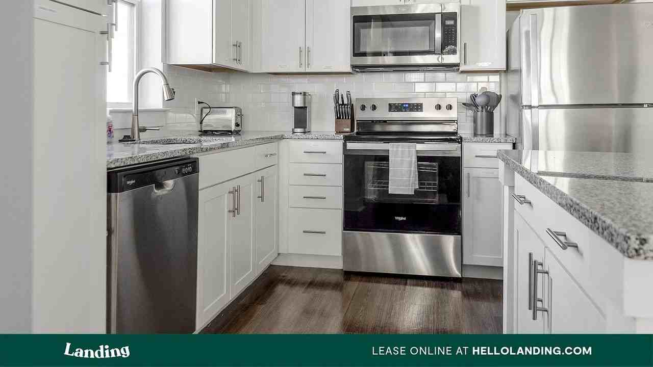 901 Kelly Green Ln - Photo 4 of 50