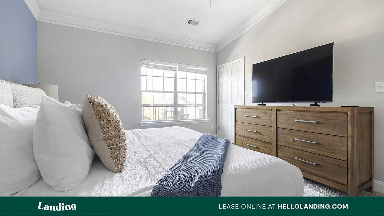 100 Crossing Blvd - Photo 3 of 50