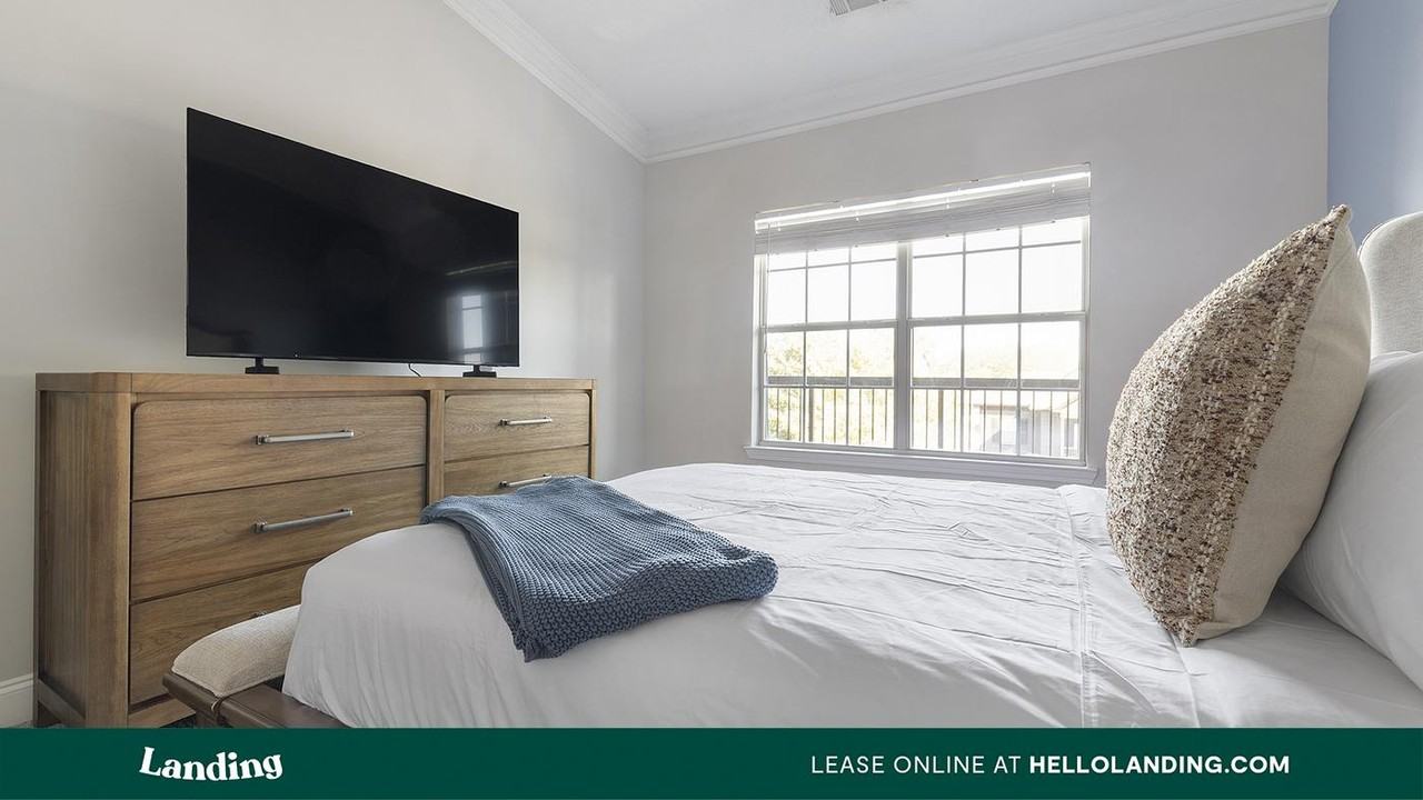 100 Crossing Blvd - Photo 6 of 50