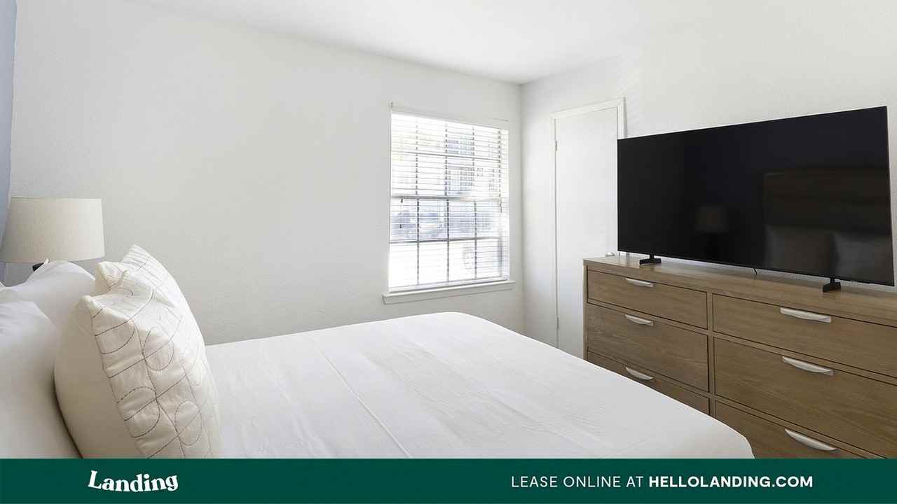 9510 Westpark Dr - Photo 5 of 50