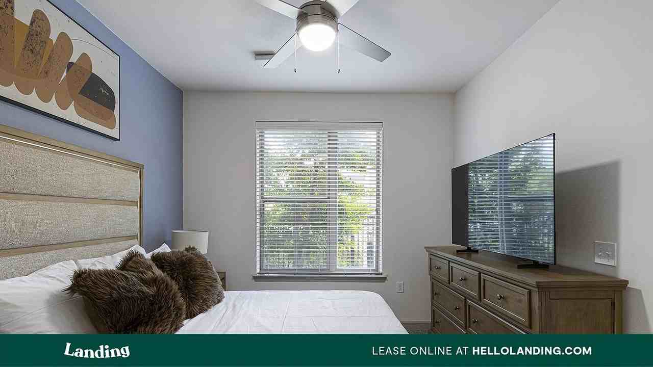 2800 NE Green Oaks Blvd - Photo 3 of 50