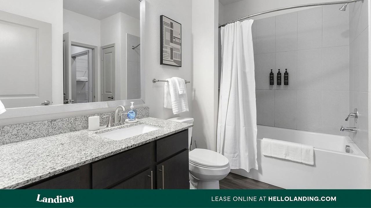 2800 NE Green Oaks Blvd - Photo 4 of 50