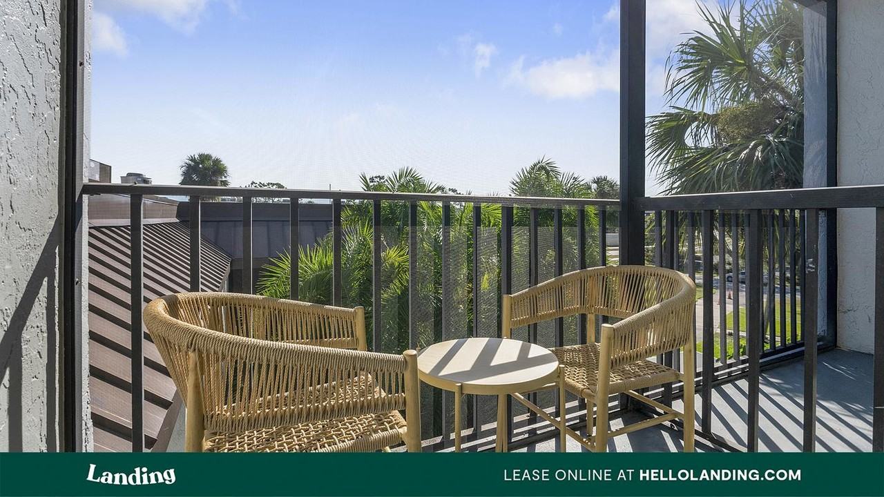 2305 Aaron St - Photo 3 of 50