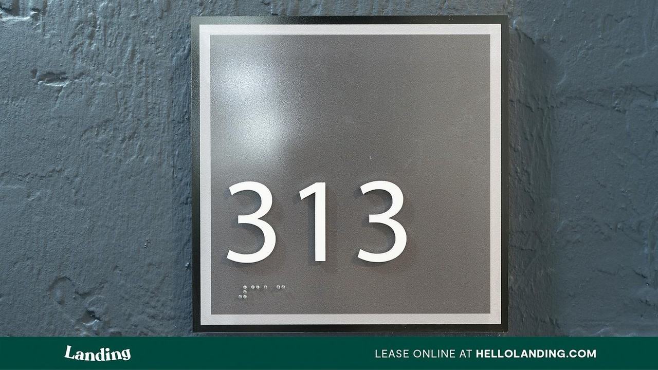 2305 Aaron St - Photo 4 of 50