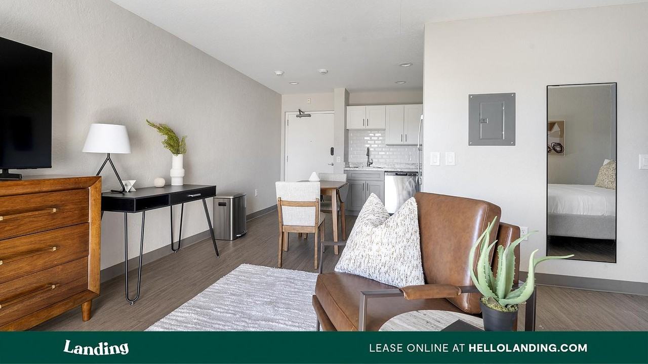 2305 Aaron St - Photo 5 of 50