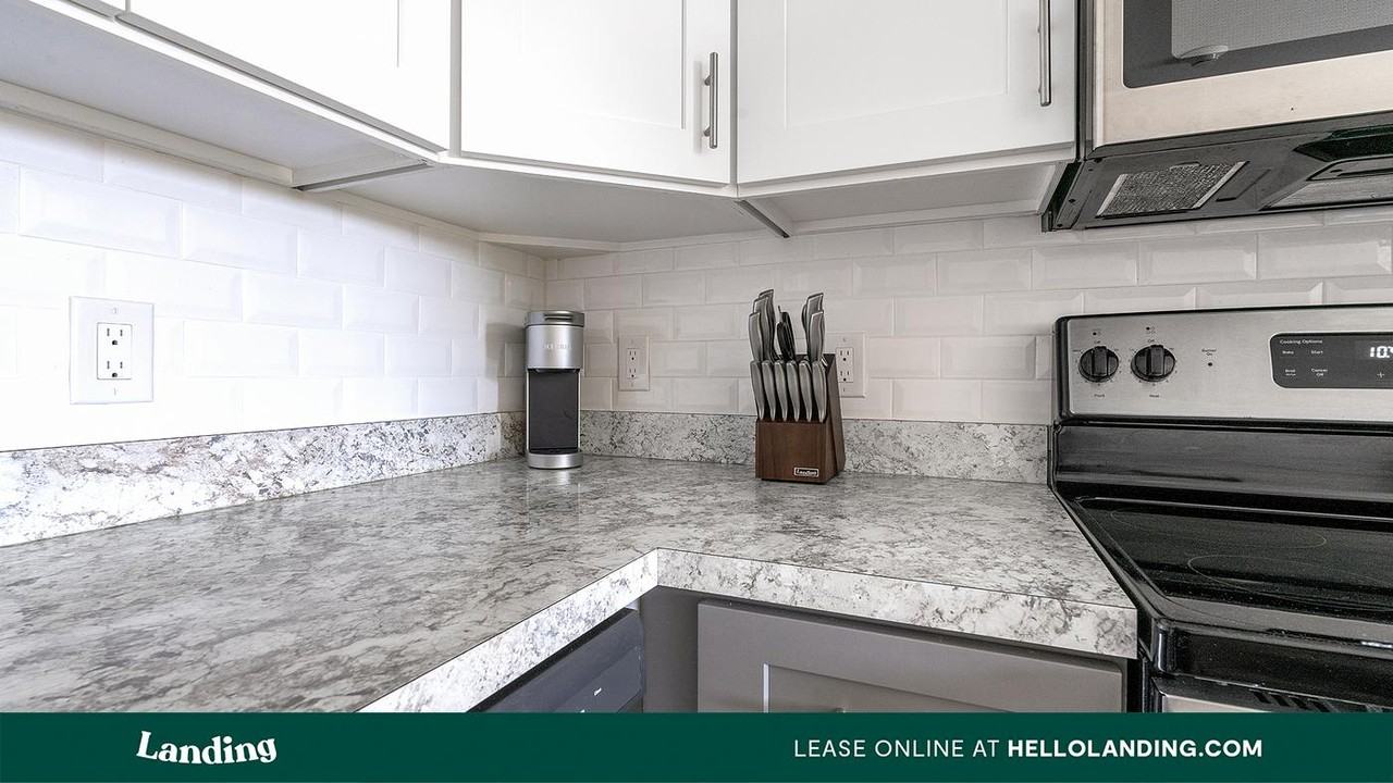 2305 Aaron St - Photo 6 of 50