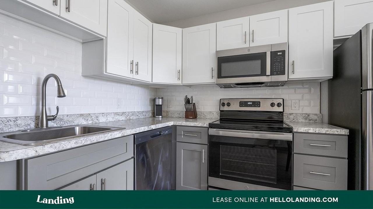 2305 Aaron St - Photo 7 of 50