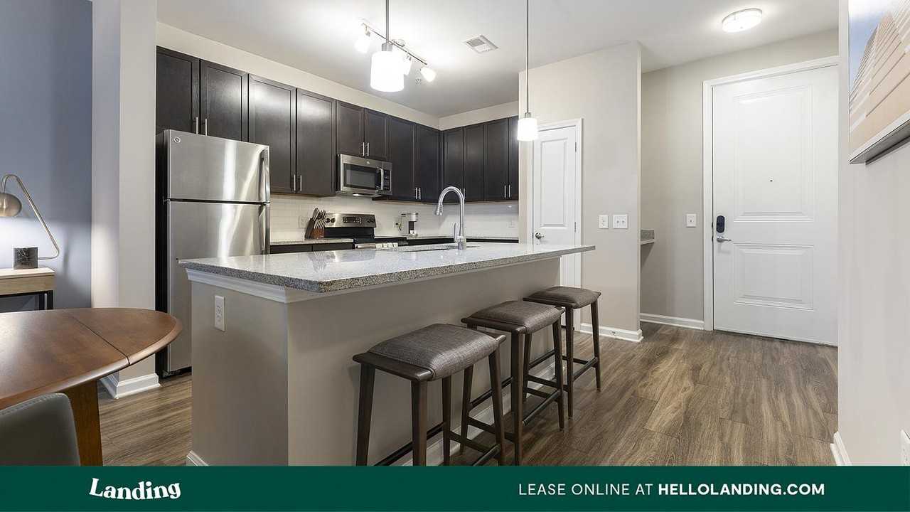 915 Brentmoor Dr - Photo 4 of 50