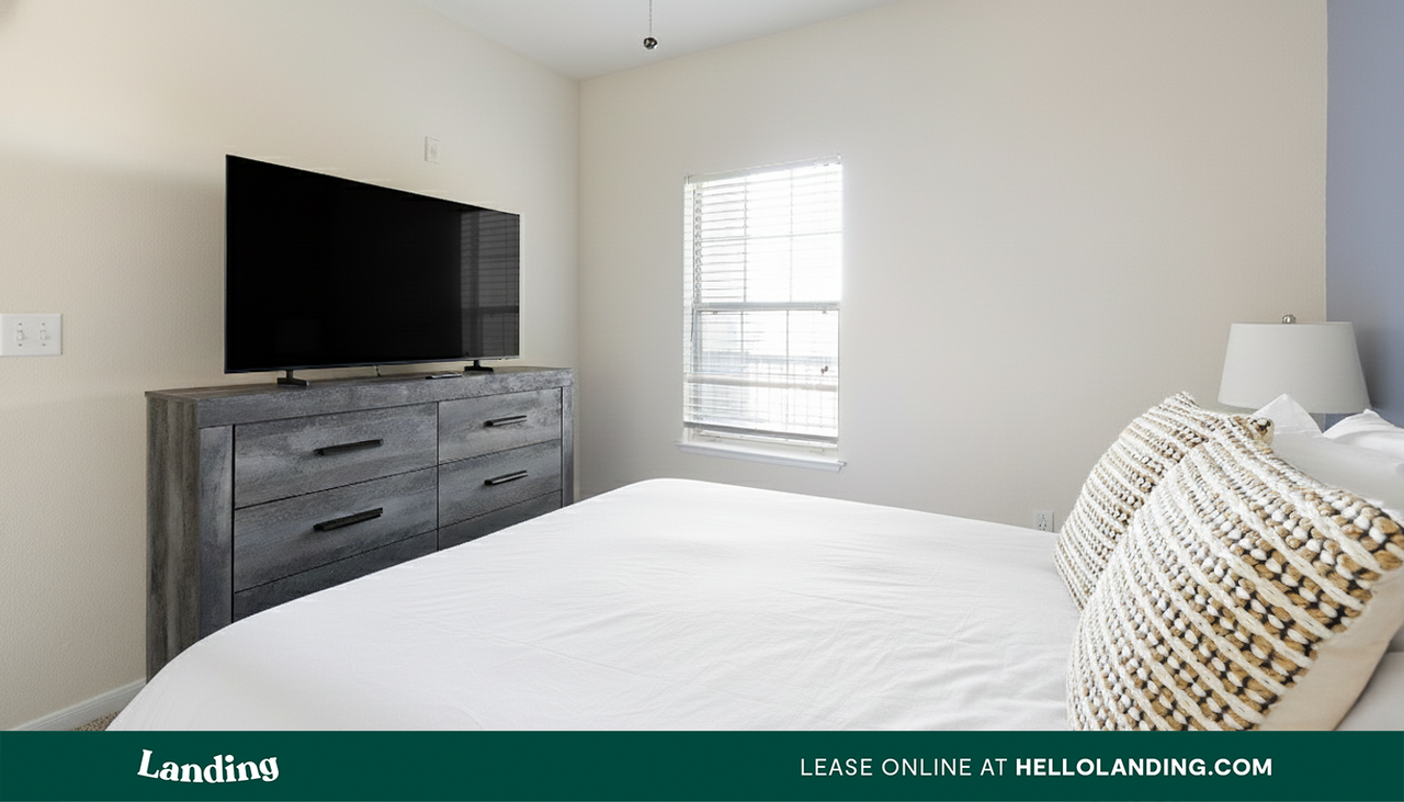 901 Lakeside Circle - Photo 5 of 50