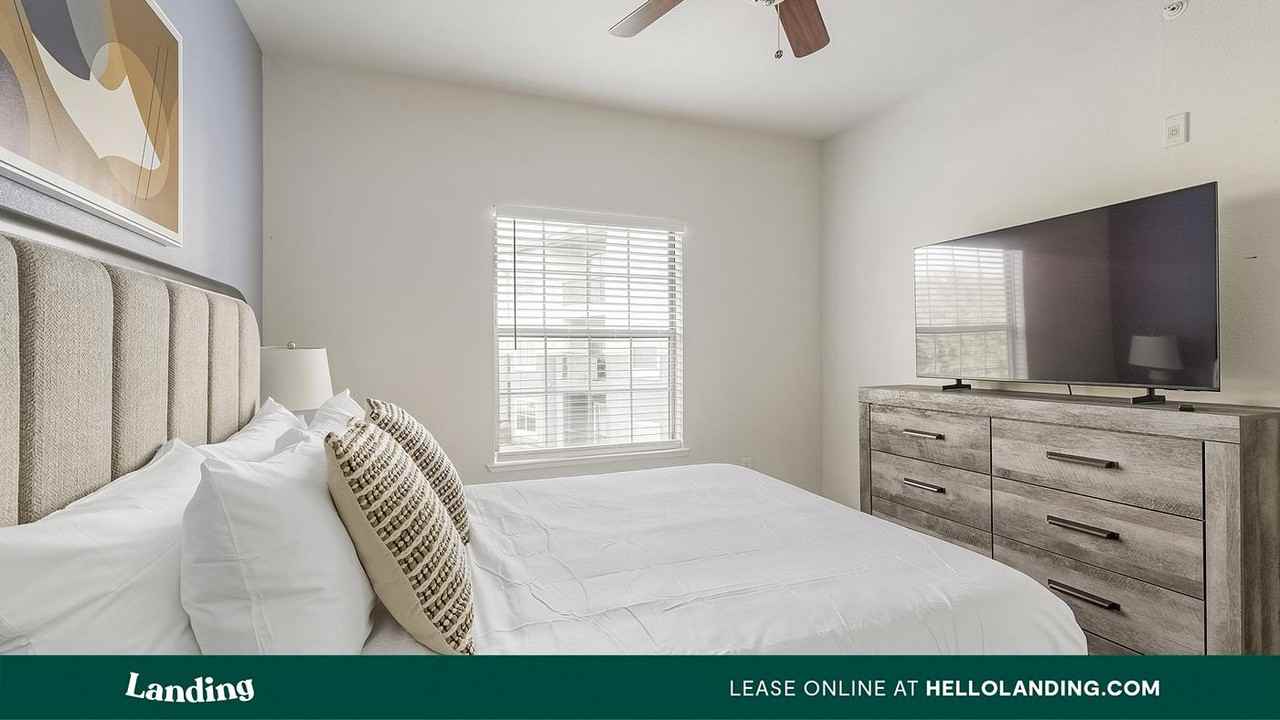 901 Lakeside Circle - Photo 5 of 50