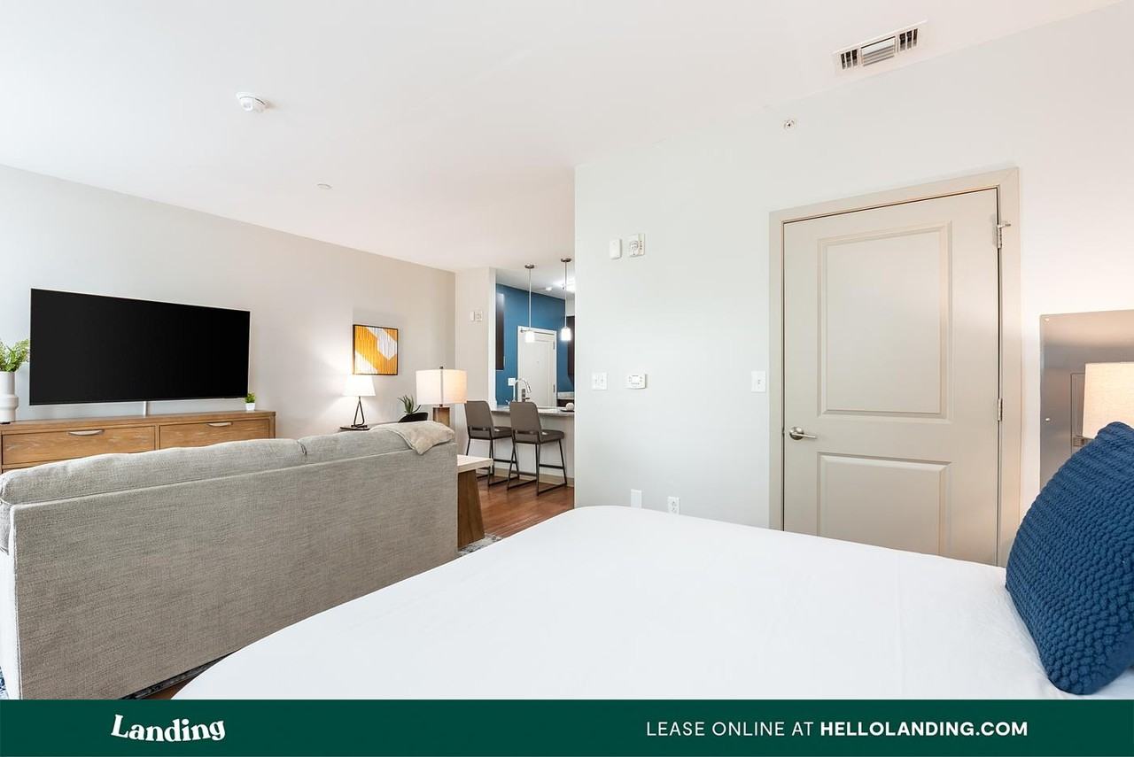 1111 Stratford Avenue - Photo 2 of 50