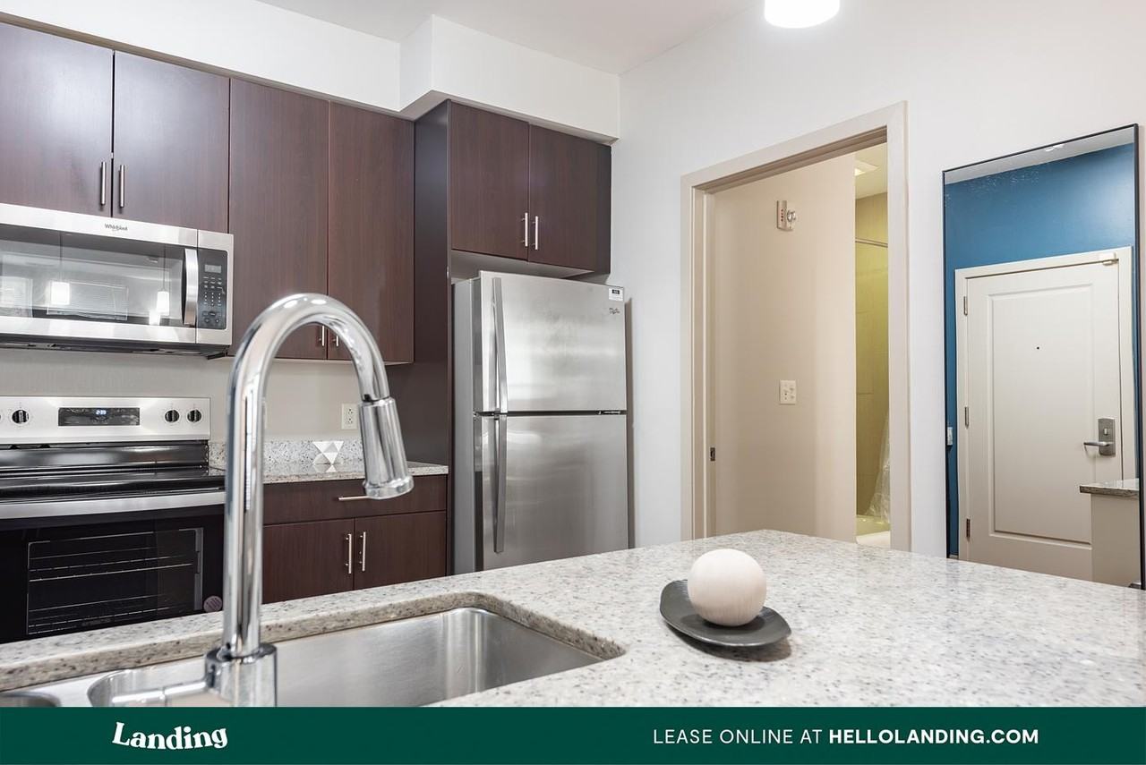 1111 Stratford Avenue - Photo 3 of 50