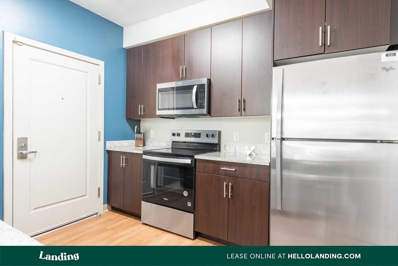 1111 Stratford Avenue - Photo 6 of 50