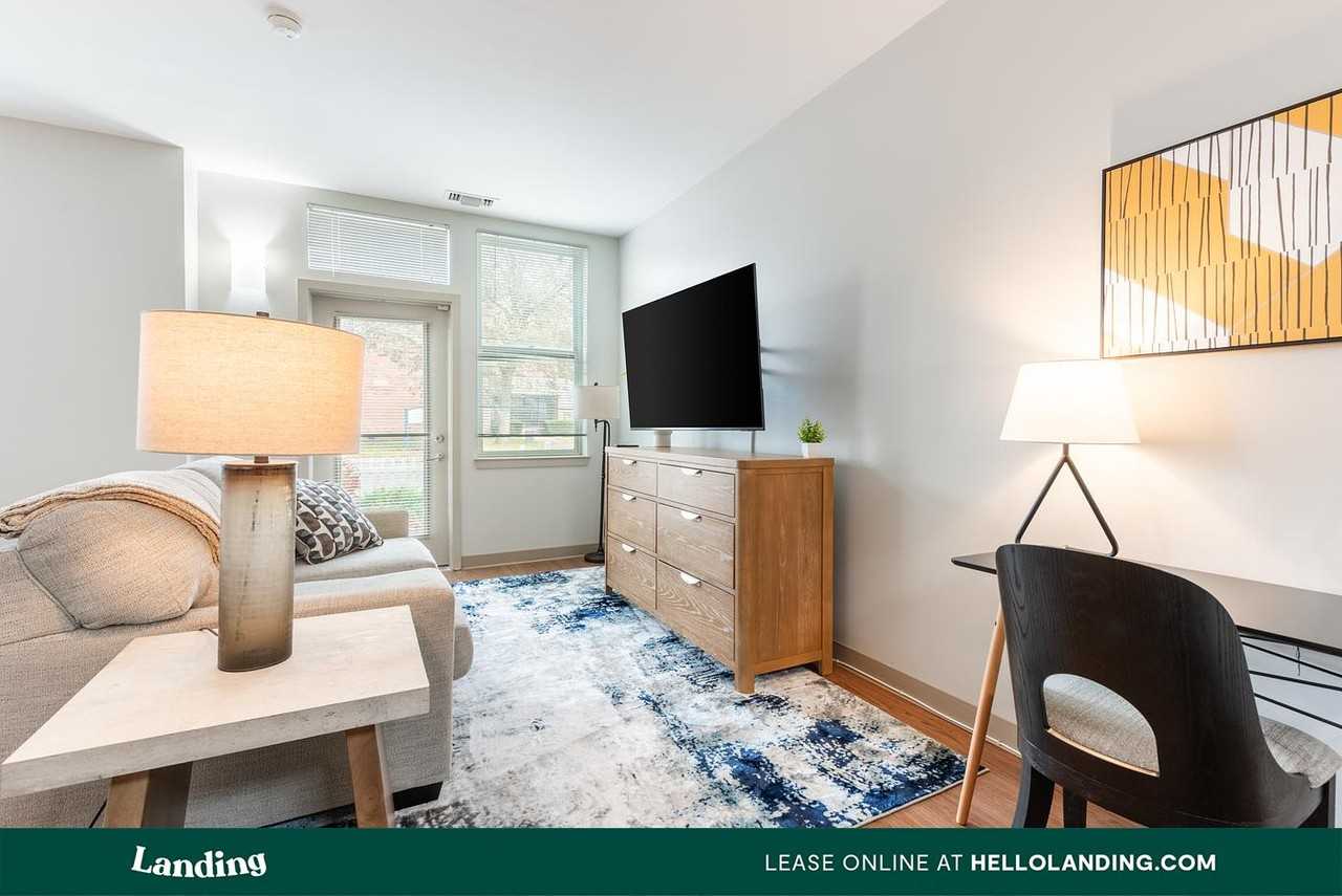 1111 Stratford Avenue - Photo 7 of 50