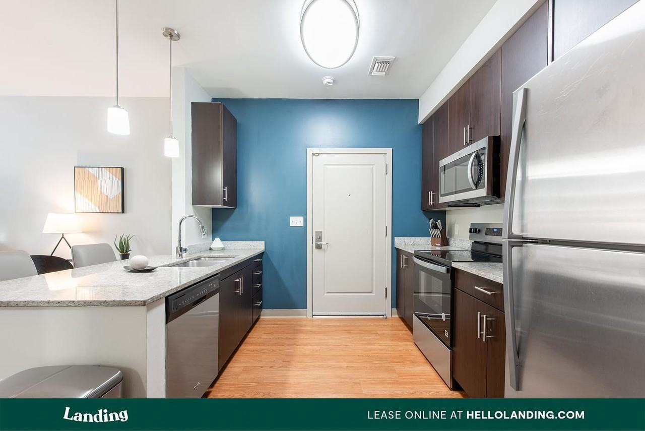 1111 Stratford Avenue - Photo 2 of 50