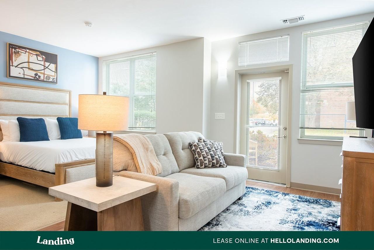 1111 Stratford Avenue - Photo 3 of 50