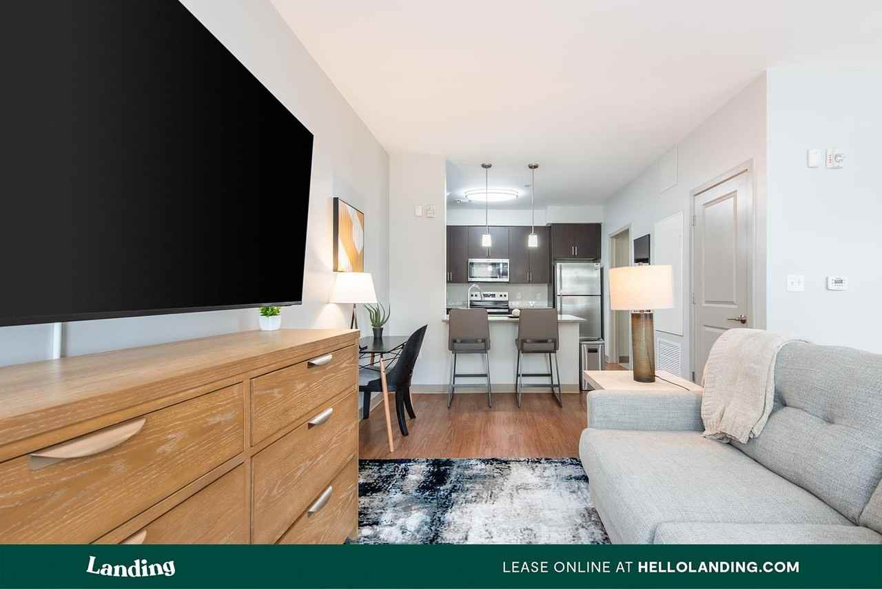 1111 Stratford Avenue - Photo 5 of 50