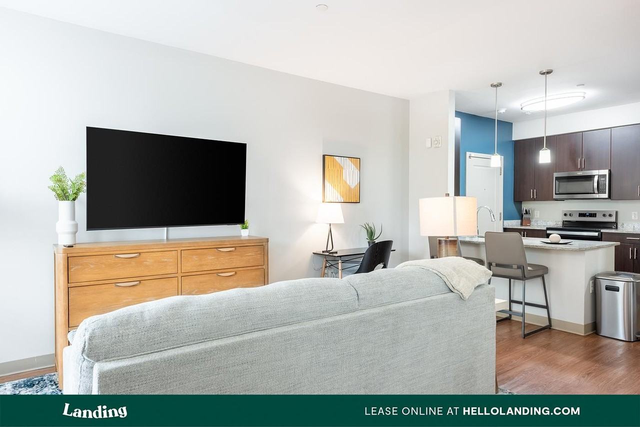 1111 Stratford Avenue - Photo 6 of 50