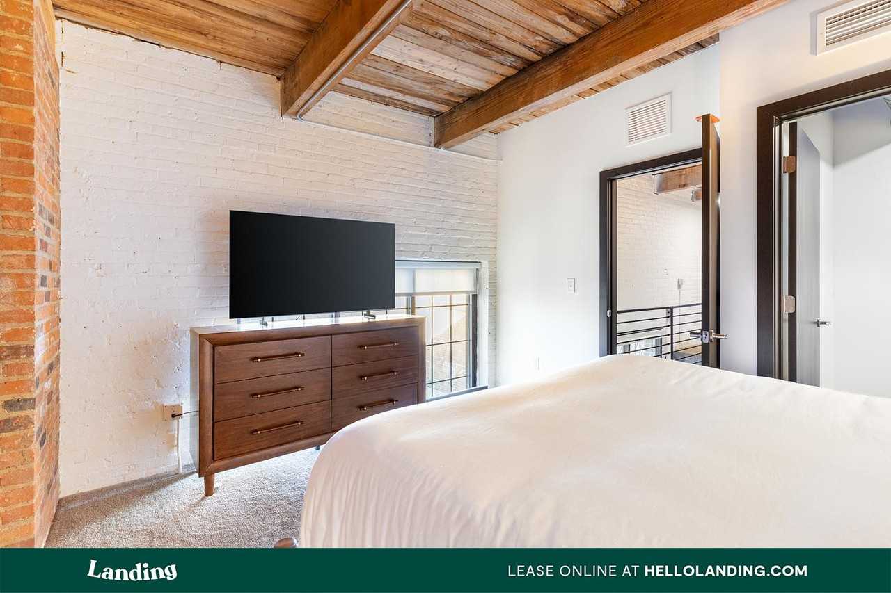 5000 Euclid Ave - Photo 5 of 50