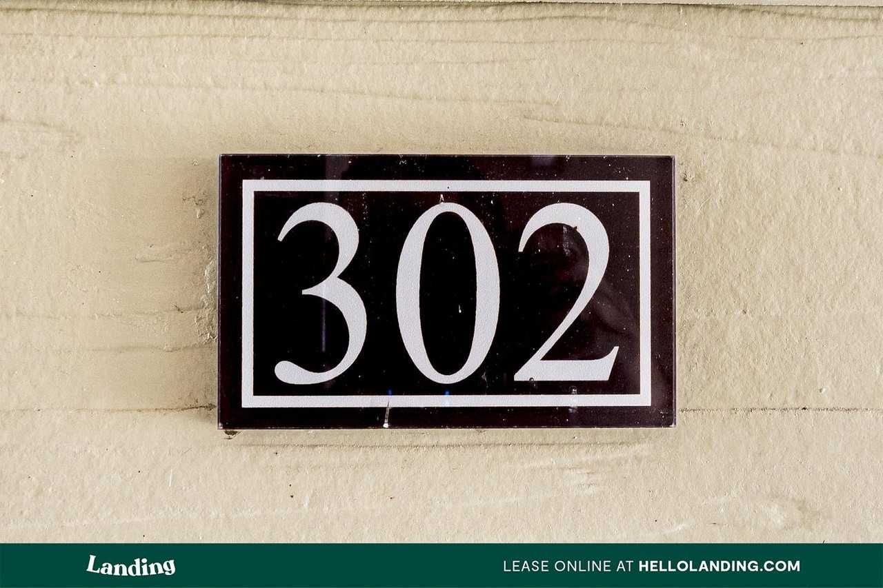 305 Laredo Dr - Photo 2 of 50