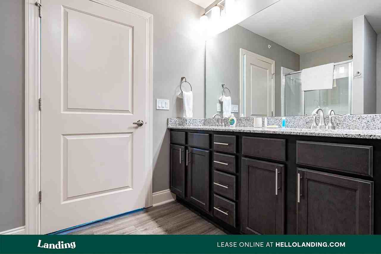 305 Laredo Dr - Photo 3 of 50