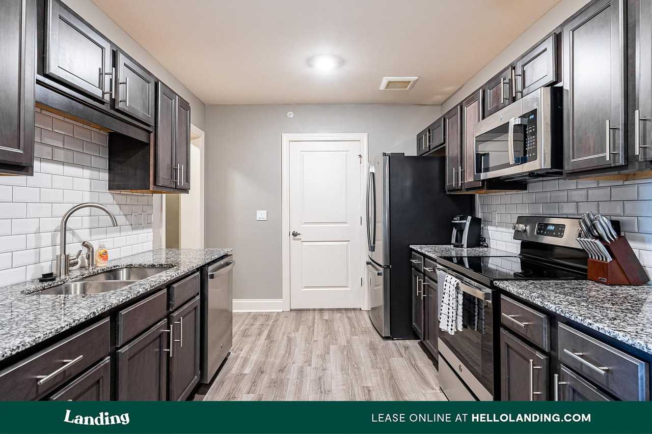 305 Laredo Dr - Photo 4 of 50