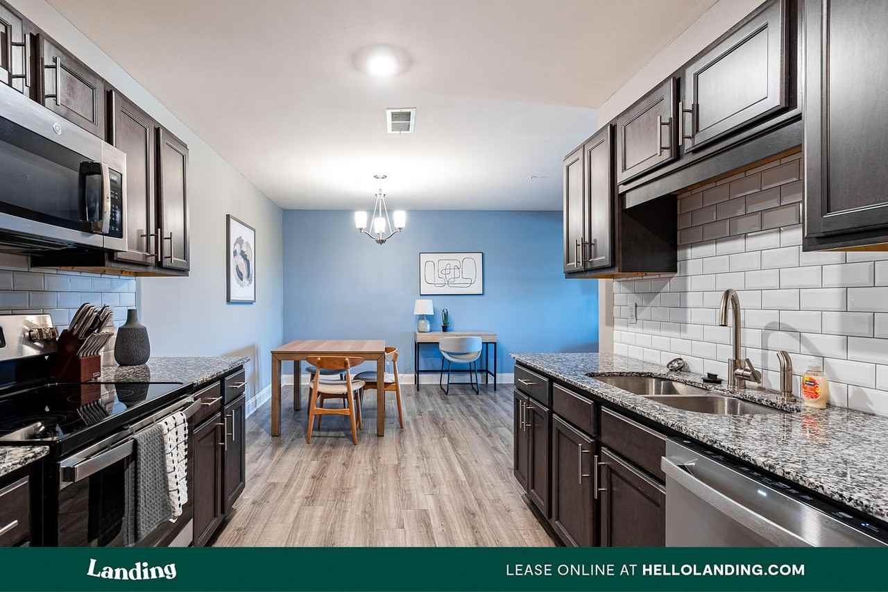 305 Laredo Dr - Photo 7 of 50