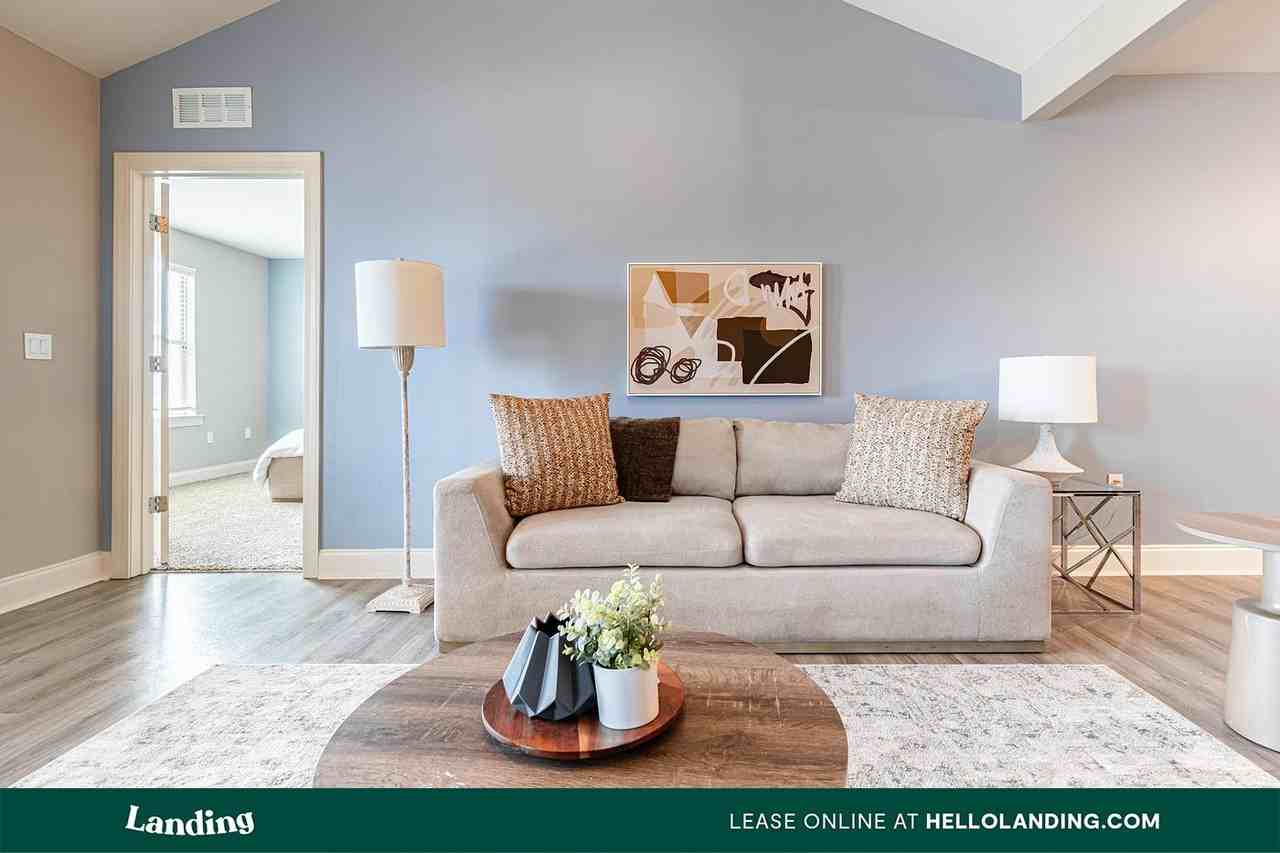 305 Laredo Dr - Photo 3 of 50