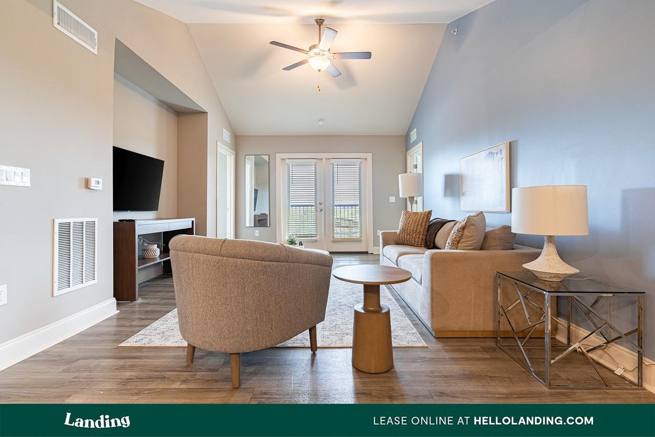 305 Laredo Dr - Photo 4 of 50