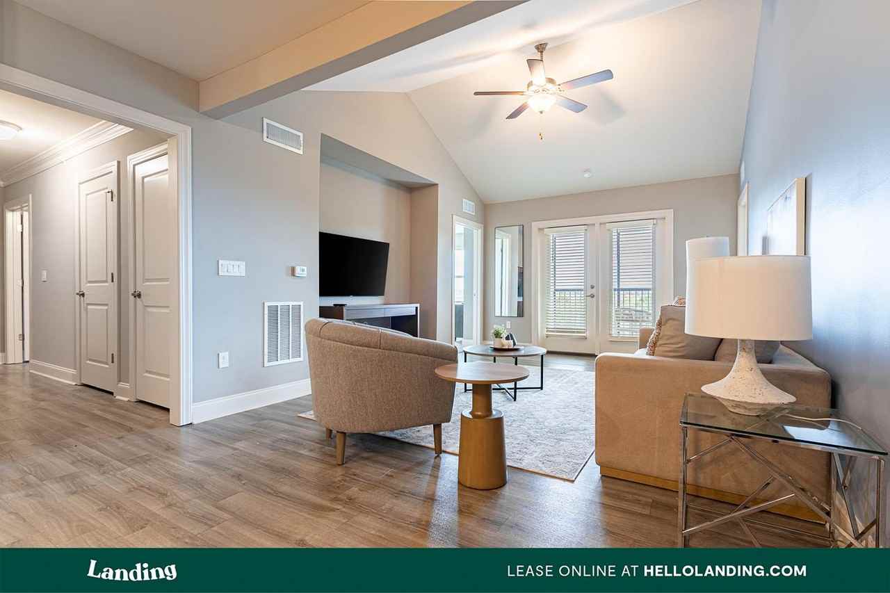 305 Laredo Dr - Photo 5 of 50