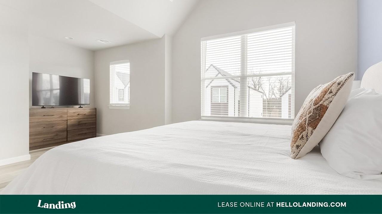 3401 Redbud Ln - Photo 3 of 50