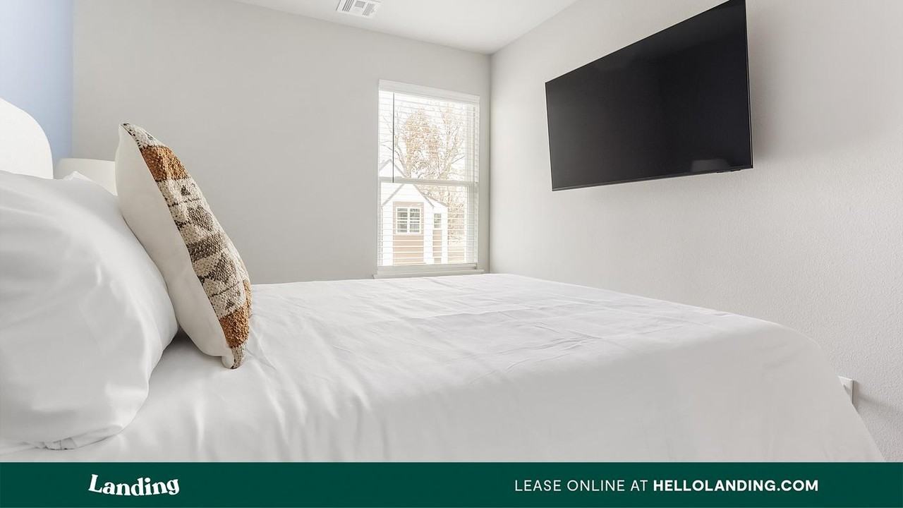 3401 Redbud Ln - Photo 6 of 50