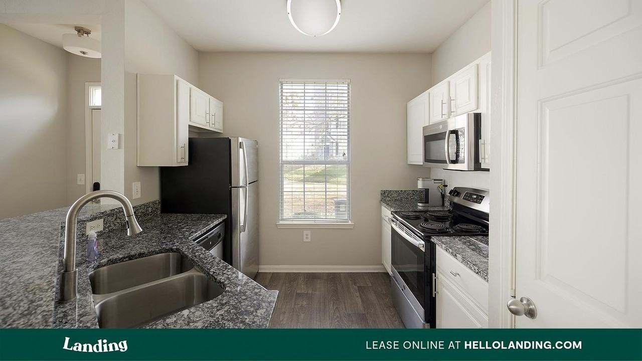 261 Veterans Pkwy - Photo 3 of 50