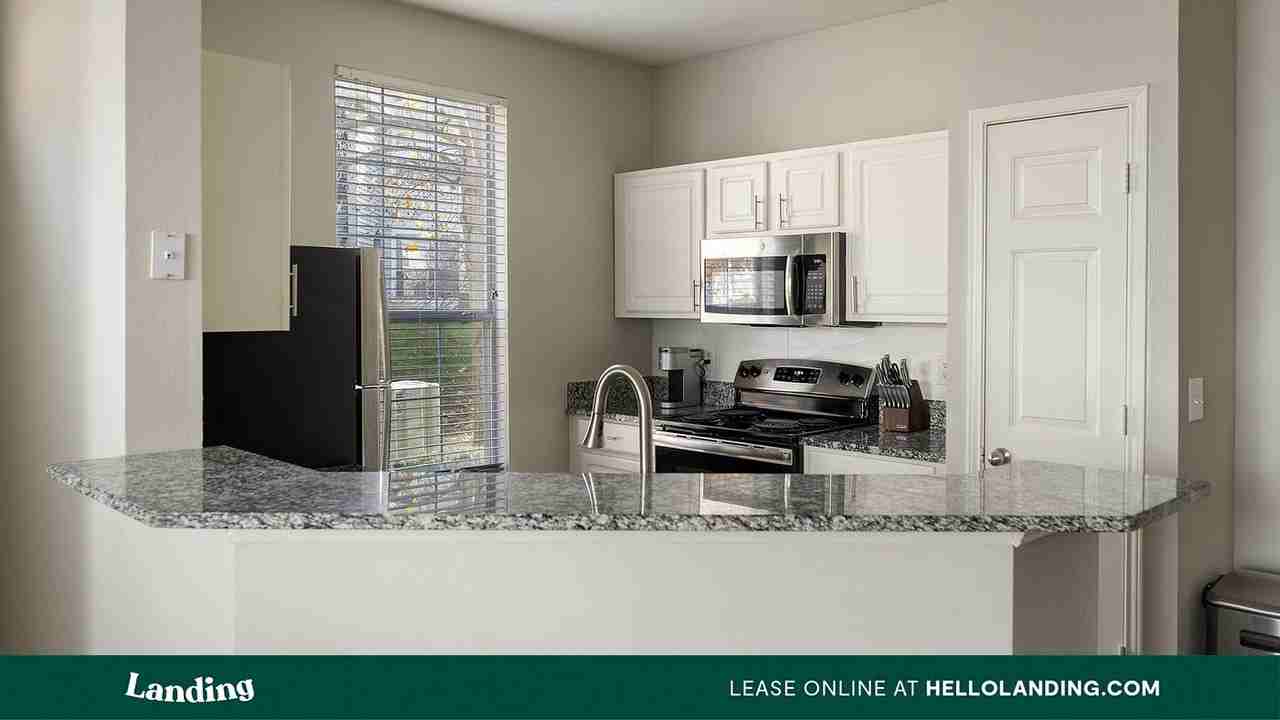 261 Veterans Pkwy - Photo 4 of 50