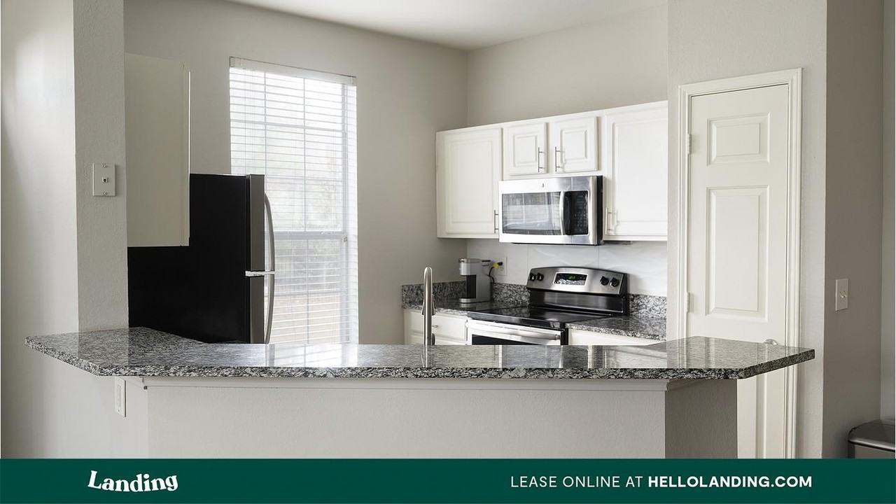 261 Veterans Pkwy - Photo 3 of 50
