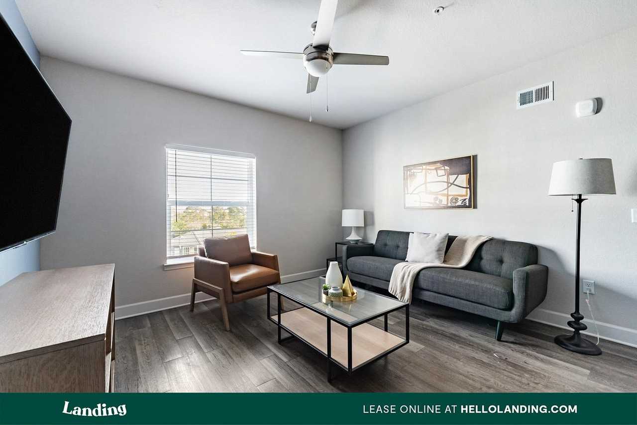 918 Aventine Dr - Photo 3 of 50