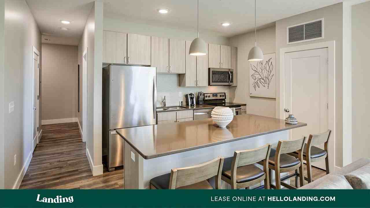 221 E Oak Street - Photo 2 of 33