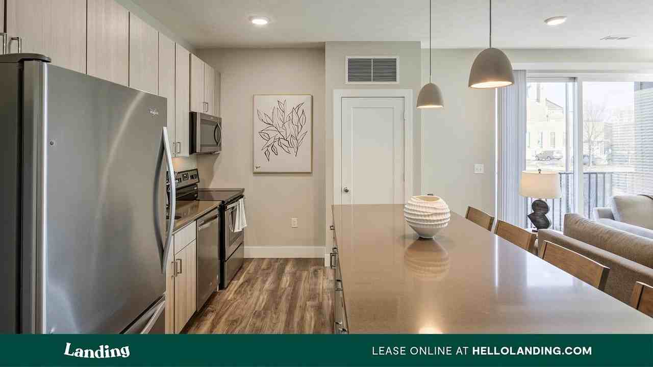 221 E Oak Street - Photo 7 of 33