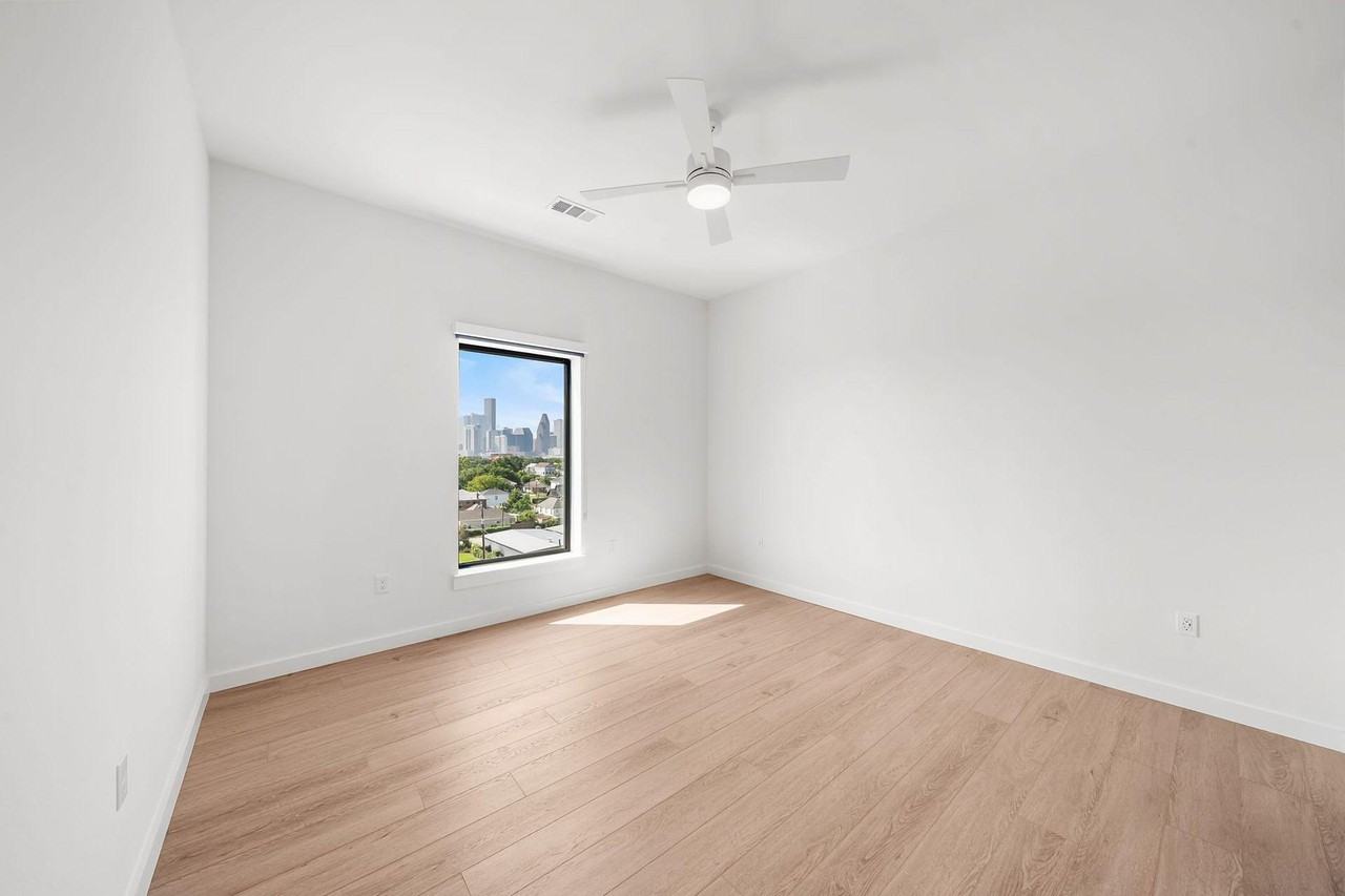 2623 Keene St - Photo 4 of 5